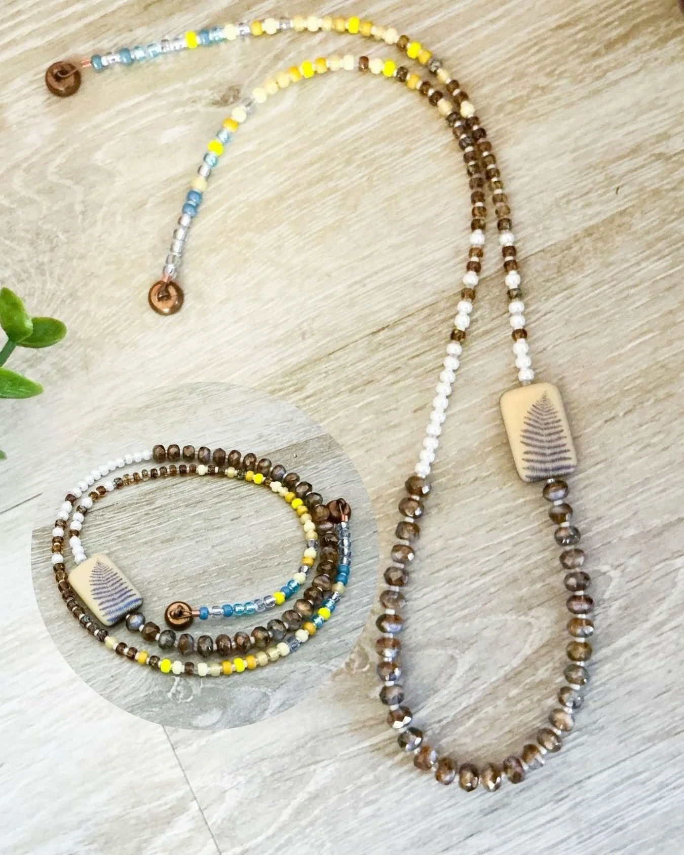 Two updates! Check out the Winter Renewal class calendar page ❄️
I&rsquo;m going to pre-record our necklace class for this Saturday; it&rsquo;ll be up on my YouTube channel for you to watch anytime 💕 
We are also adding another live to the schedule!