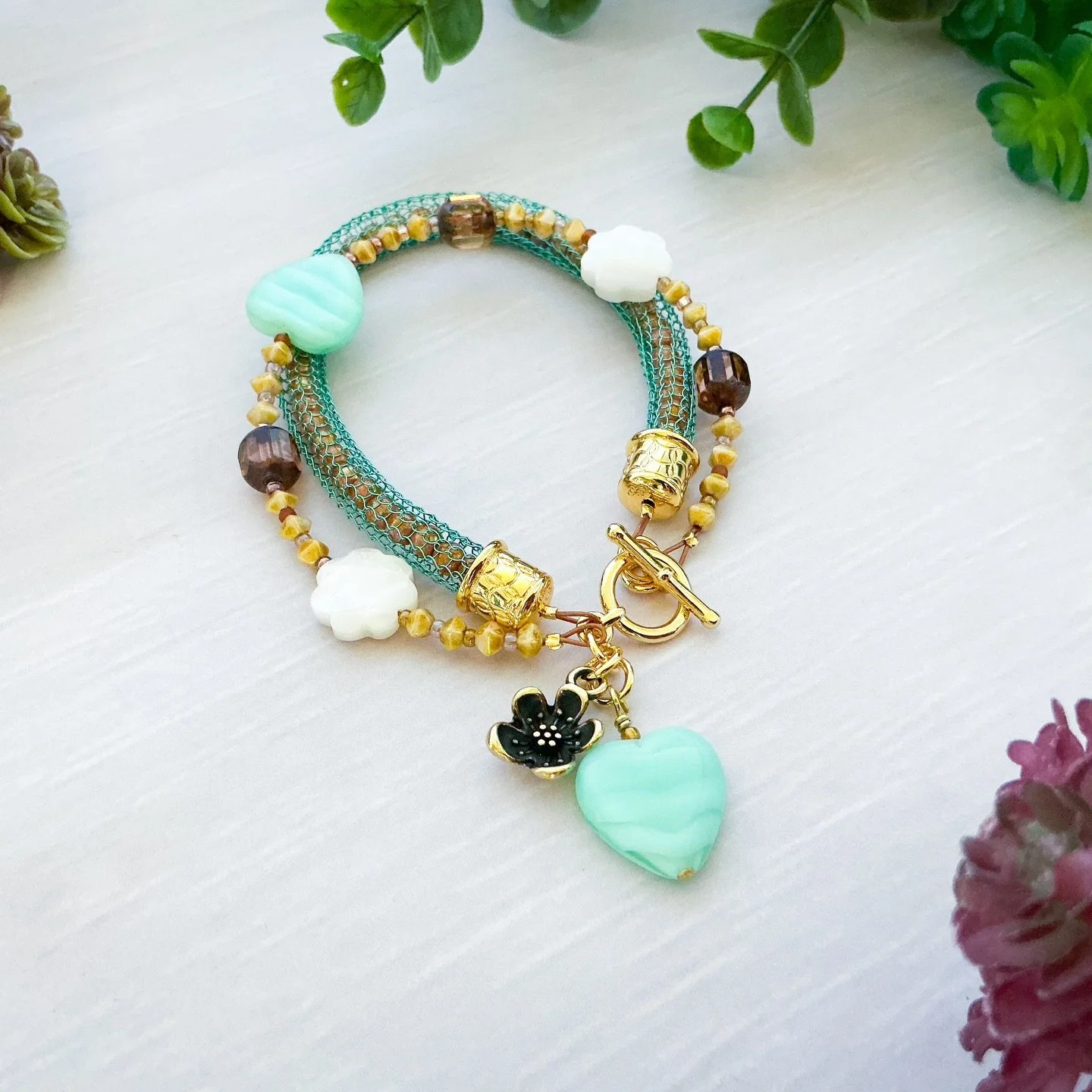 @silversilkandmore Sunday! My bracelet from the live show with @twistedsistahbeads 💕🌸 Leslie created a crystal floating chain beautifully ✨Catch the replay to see! https://www.youtube.com/live/LPawgTlu5b4?si=uJYuNe8pvucu_yN-