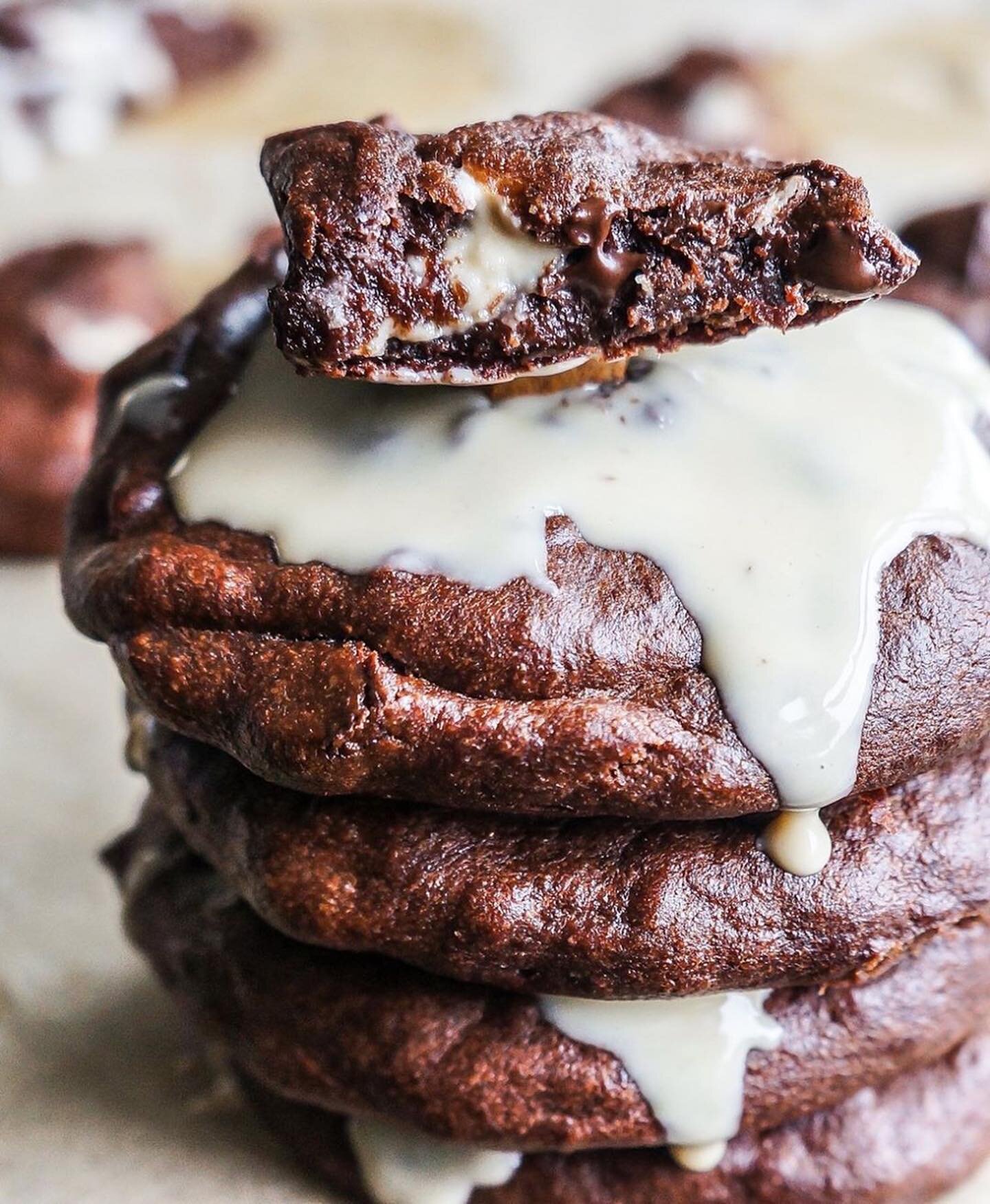 DOUBLE&nbsp;CHOCOLATE, GRAIN-FREE, NUT FREE, BROWNIE PROTEIN COOKIES! 🍫🔥❤️You only need 5 ingredients!! Healthy, coconut oil free, processed protein free, refined sugar free, no need for a blender, and insane tasty!! This is one of my most popular 