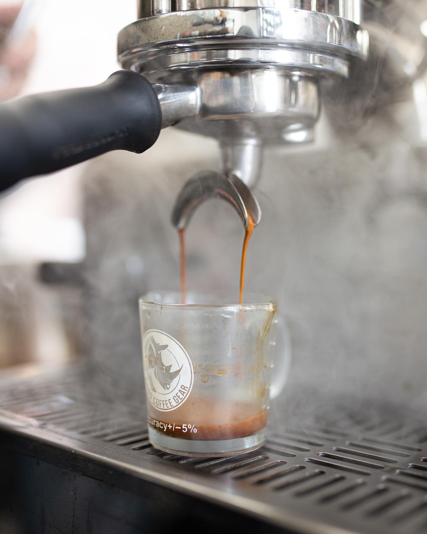 Sunny Sundays are the perfect excuse for steamy espresso. Come hang with us 12-4pm! ☀️