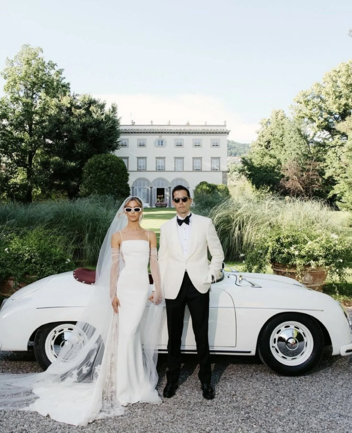 use garden features, stylish pose