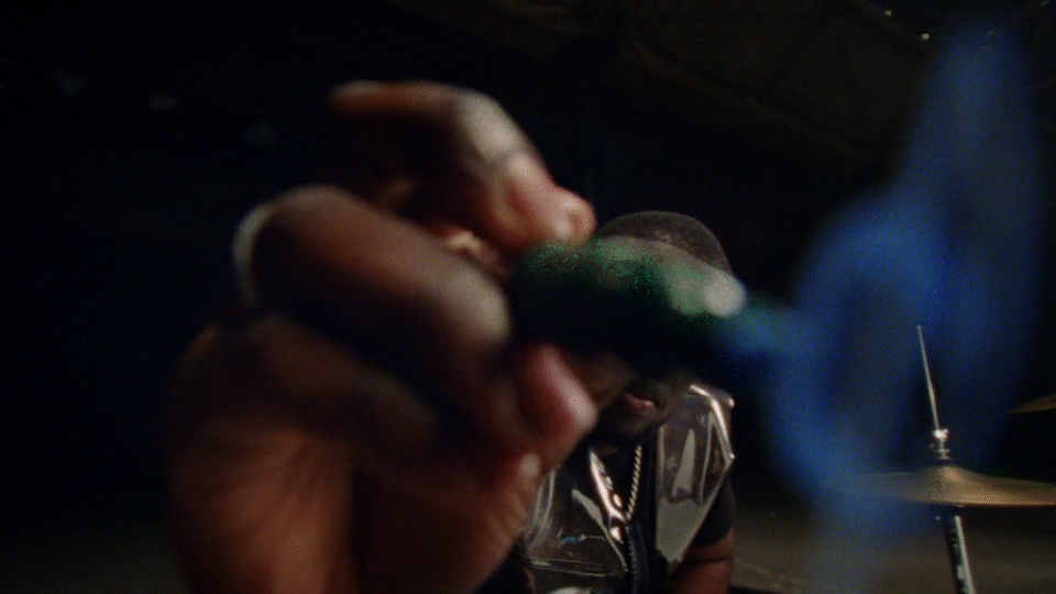 ⭐️1:55 - dyggz sitting in front of of camera performance
BUT WAIT FULL SCREEN TEXT
1:56-end outro credits [signature on screen]