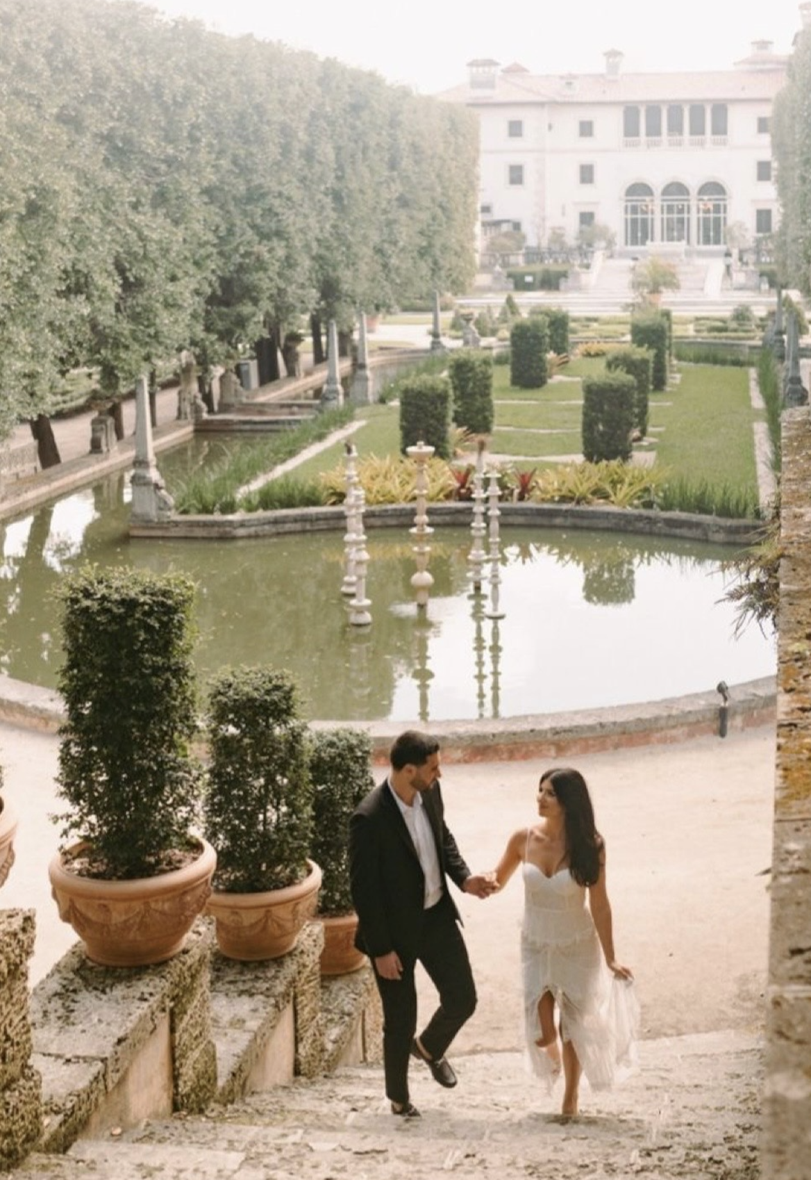 use garden, wide pose