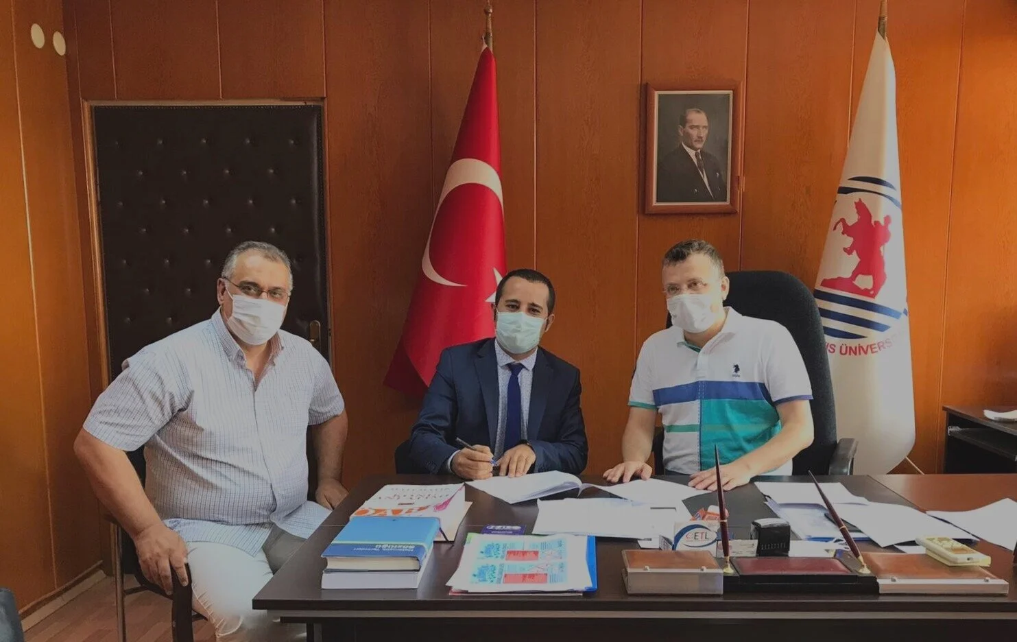 OMÜ Biyoloji Bölüm Başkanı Prof. Dr. Erkan YALÇIN, NARDO Biyoteknoloji Genel Müdürü Önder AKYÜN ve OMÜ Fen-Edebiyat Fakültesi Dekanı Prof. Dr. Emin KASAP