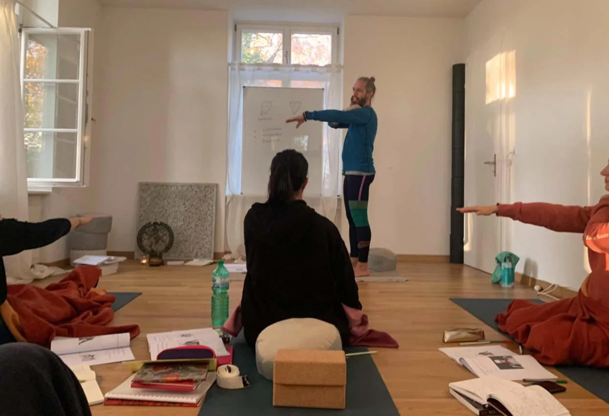 02_rafaelserranoyoga_ttc.jpg