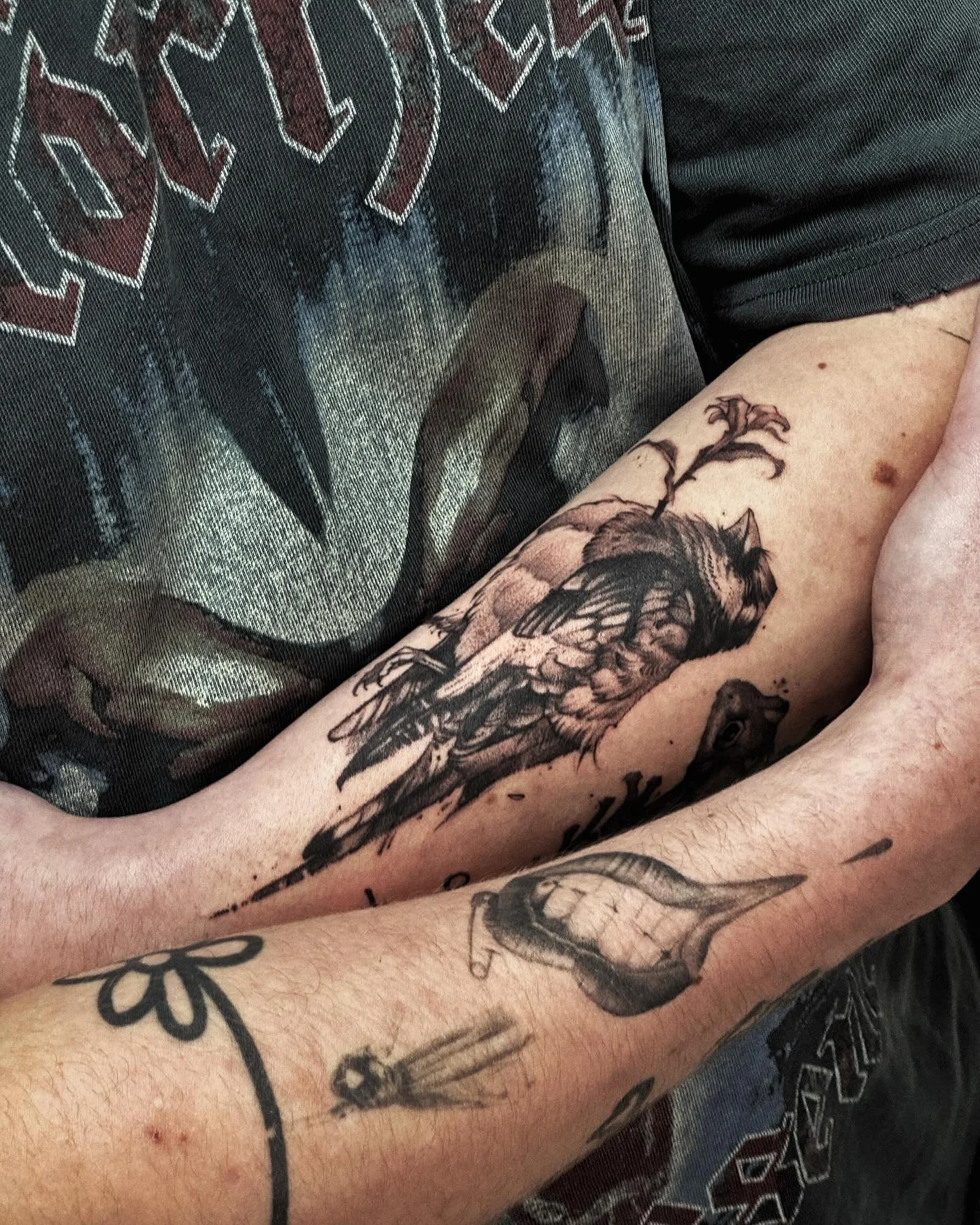 More for Filip🧡 him letting me freehand a few words was the cherry on top 🫱🏼&zwj;🫲🏽 

Tatts on the other arm by @andreasrahbek ‼️

DM for bookings in November💌