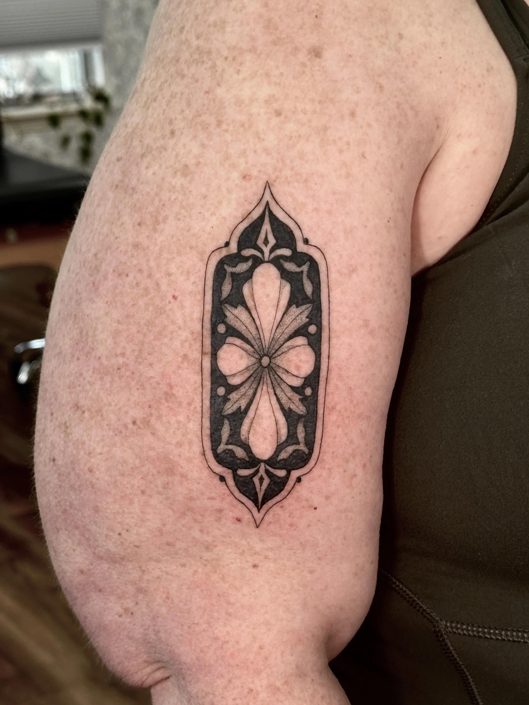 BeckyWaterhouse_Tattoo_black_flower_panel_IMG_1355.jpg