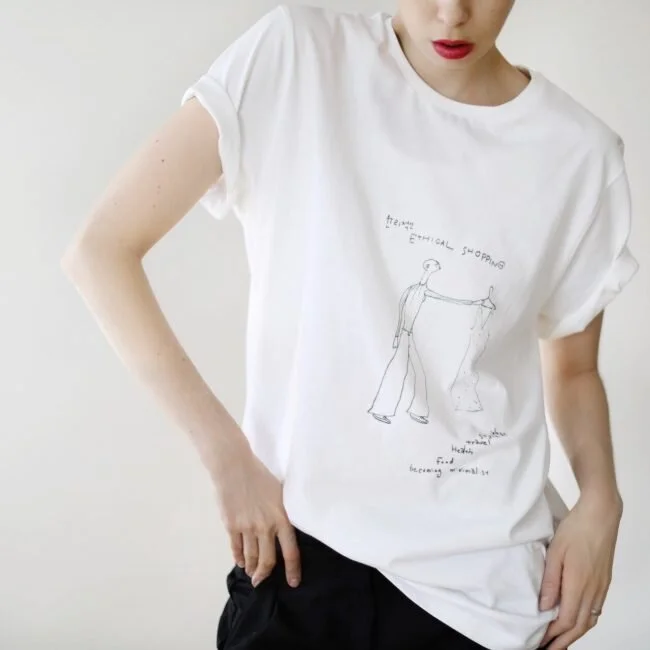 THE FAIR FASHION FAN ART T-SHIRT