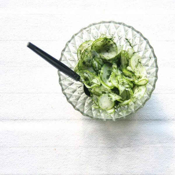 RECIPE : raw swedish dill cucumber