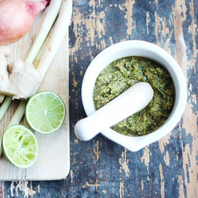 HOW TO : green curry paste