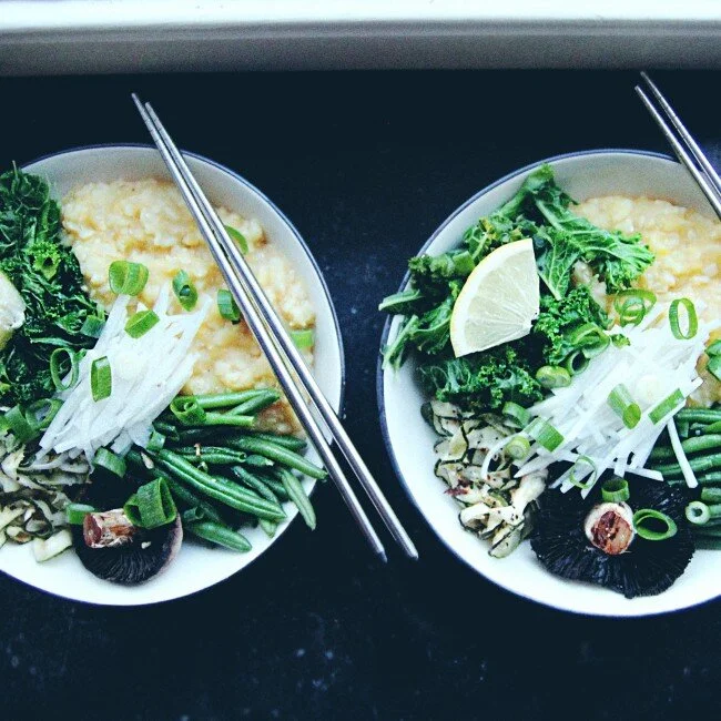 RECIPE : green comfort congee bowl with miso sauce