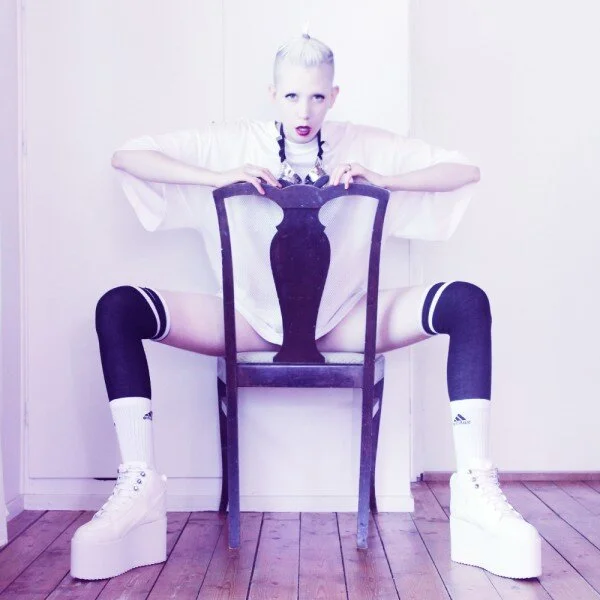 FASHION - staple : the white tee