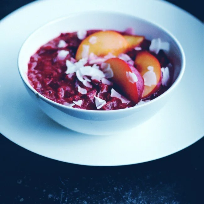RECIPE : pink power plum porridge