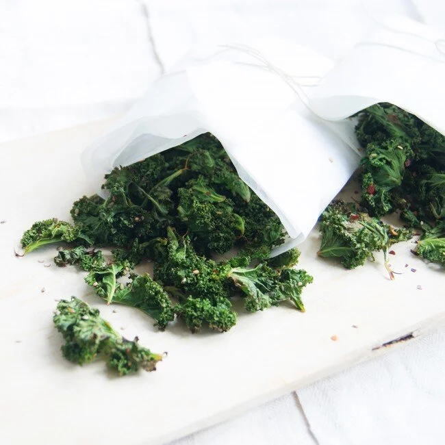 RECIPE : spicy sesame kale chips | oil-free