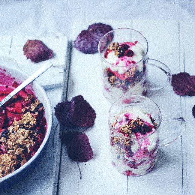 RECIPE : muesli crumble & soygurt breakfast mugs