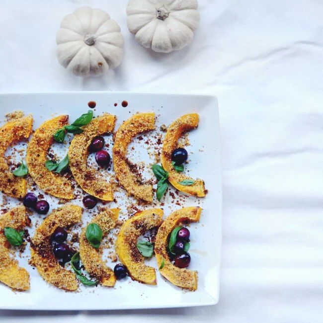 RECIPE : butternut squash with walnut crumble | from cookbook välkommen till vegoriket