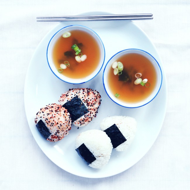 RECIPE : onigiri with roasted sweet potato & shiitake filling