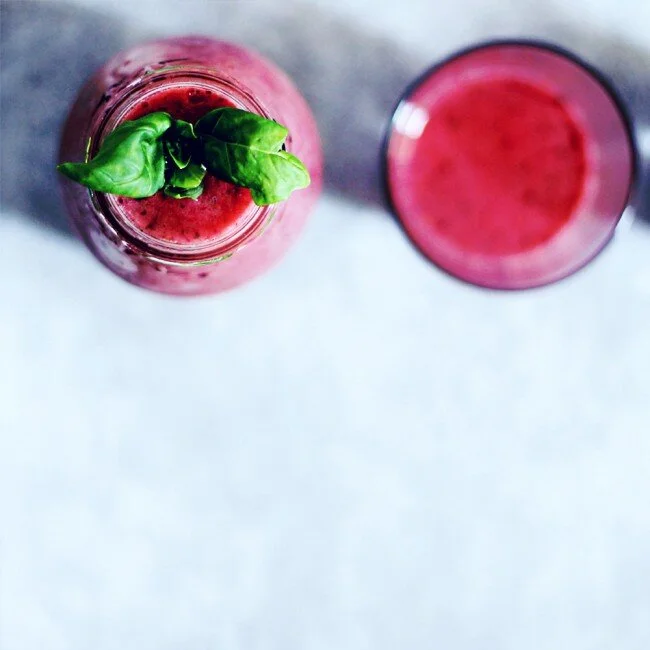 SUNDAY BREAKFAST WITH THE MUSTARDS #4 : how old are we, ginger tea, radiation city, tennis