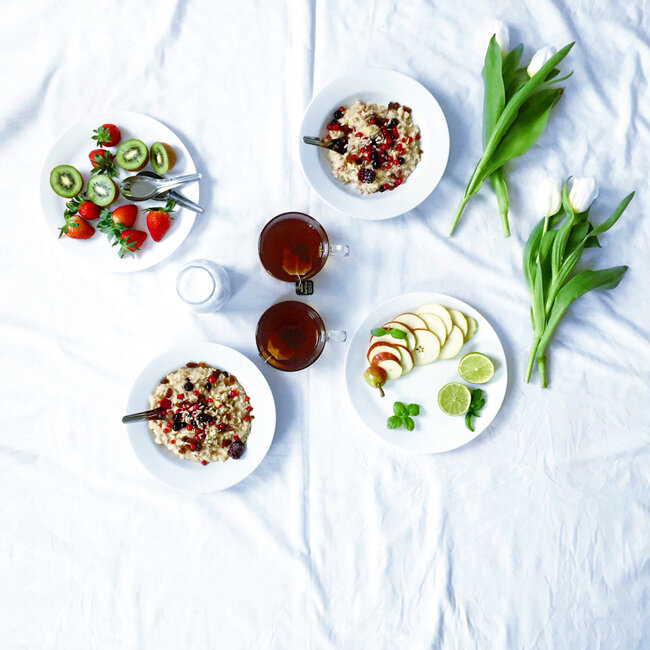 SUNDAY BREAKFAST WITH THE MUSTARDS #7 | vegan instagram flatlay + our fav romantic memories + affluenza