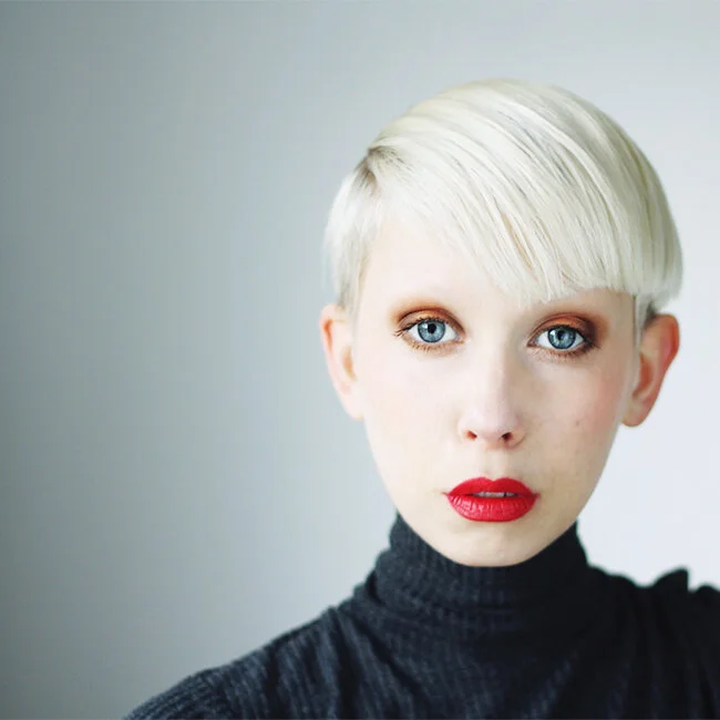 BEAUTY : how to do makeup as a minimalist | product essentials & professional tips