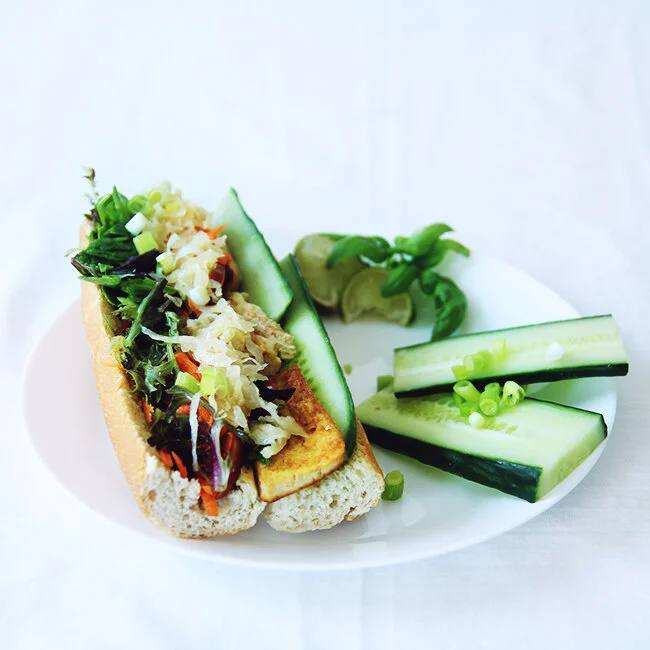 SUNDAY BREAKFAST WITH THE MUSTARDS #15 | with special guest star - cheap lazy vegan