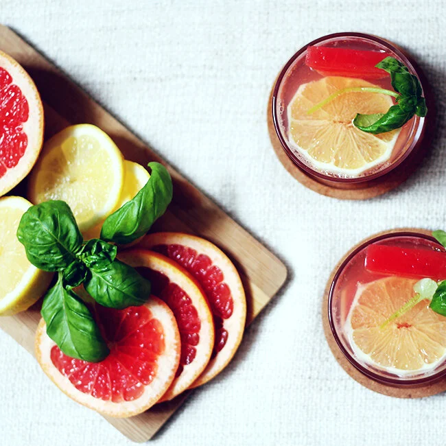 RECIPE : refreshing pink grapefruit cocktail for grown-ups | alcohol-free
