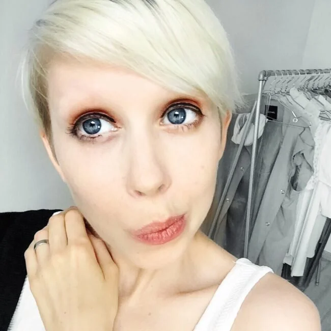 BEAUTY : my boyfriend does my makeup