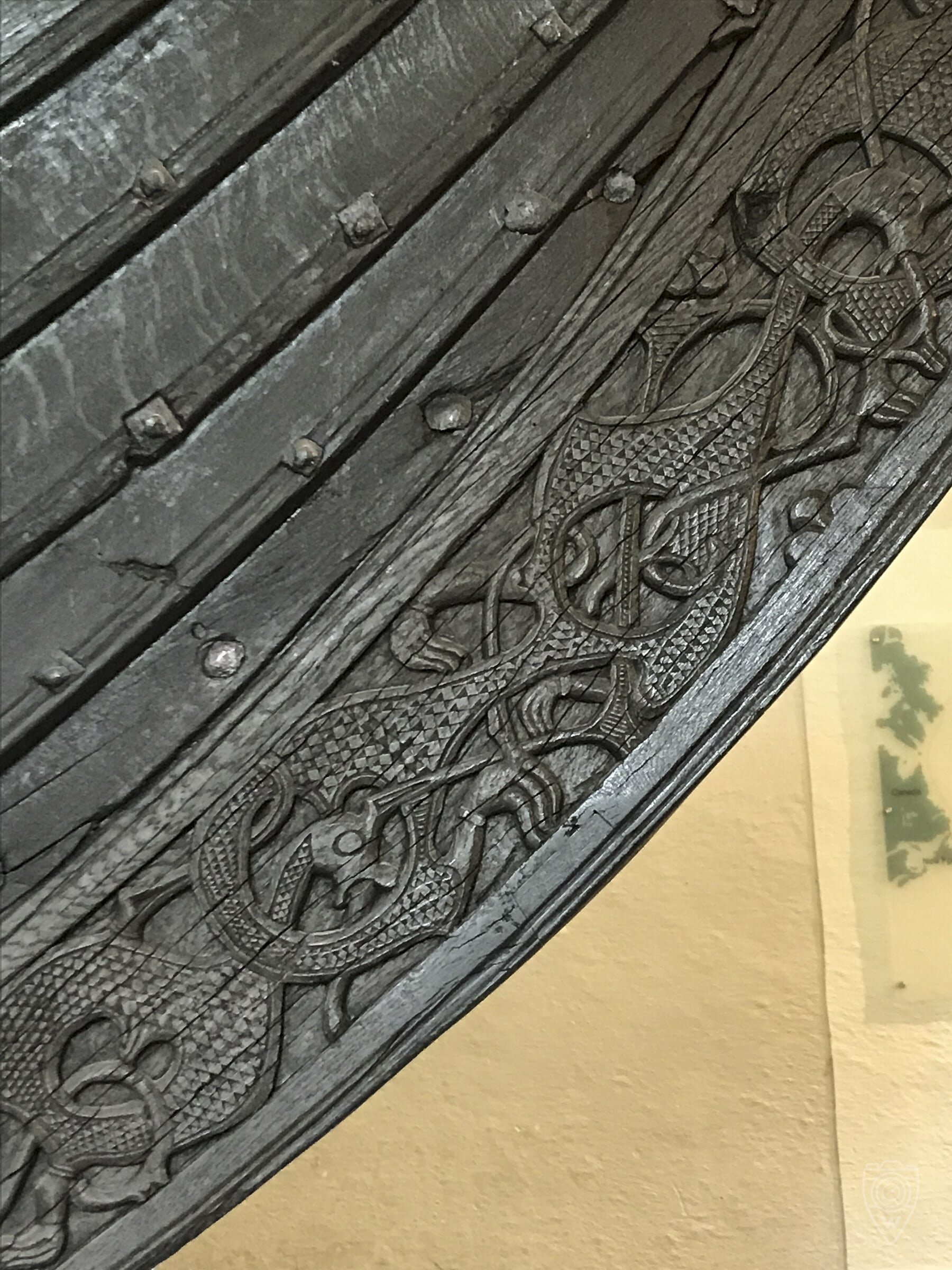 guide-to-oslo-viking-ship-detail-carving.jpg