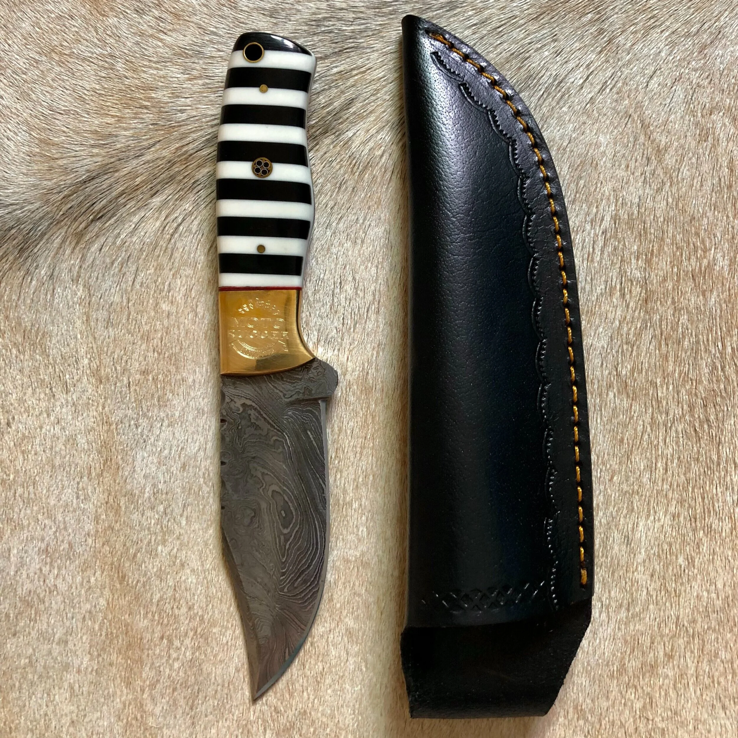 Knife+with+sheath+2.jpg