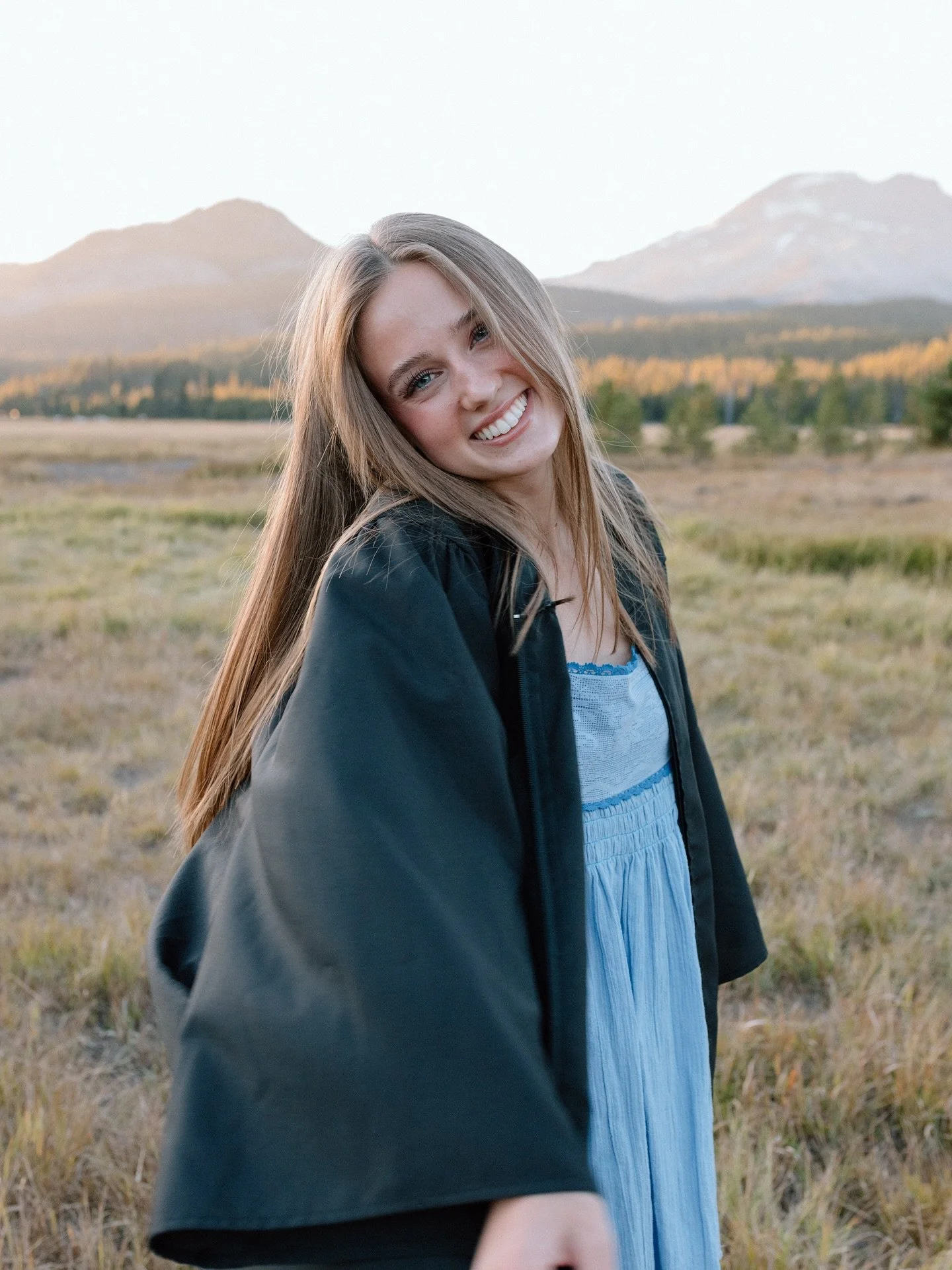 This version of you deserves to be seen and celebrated.

Espically to all my graduates 🫶🏻 proud of you!!

#bendseniorphotographer #bendseniorphotos #bendoregonseniorphotographer #oregonseniorphotographer #oregonseniorphotos #oregonphotographer