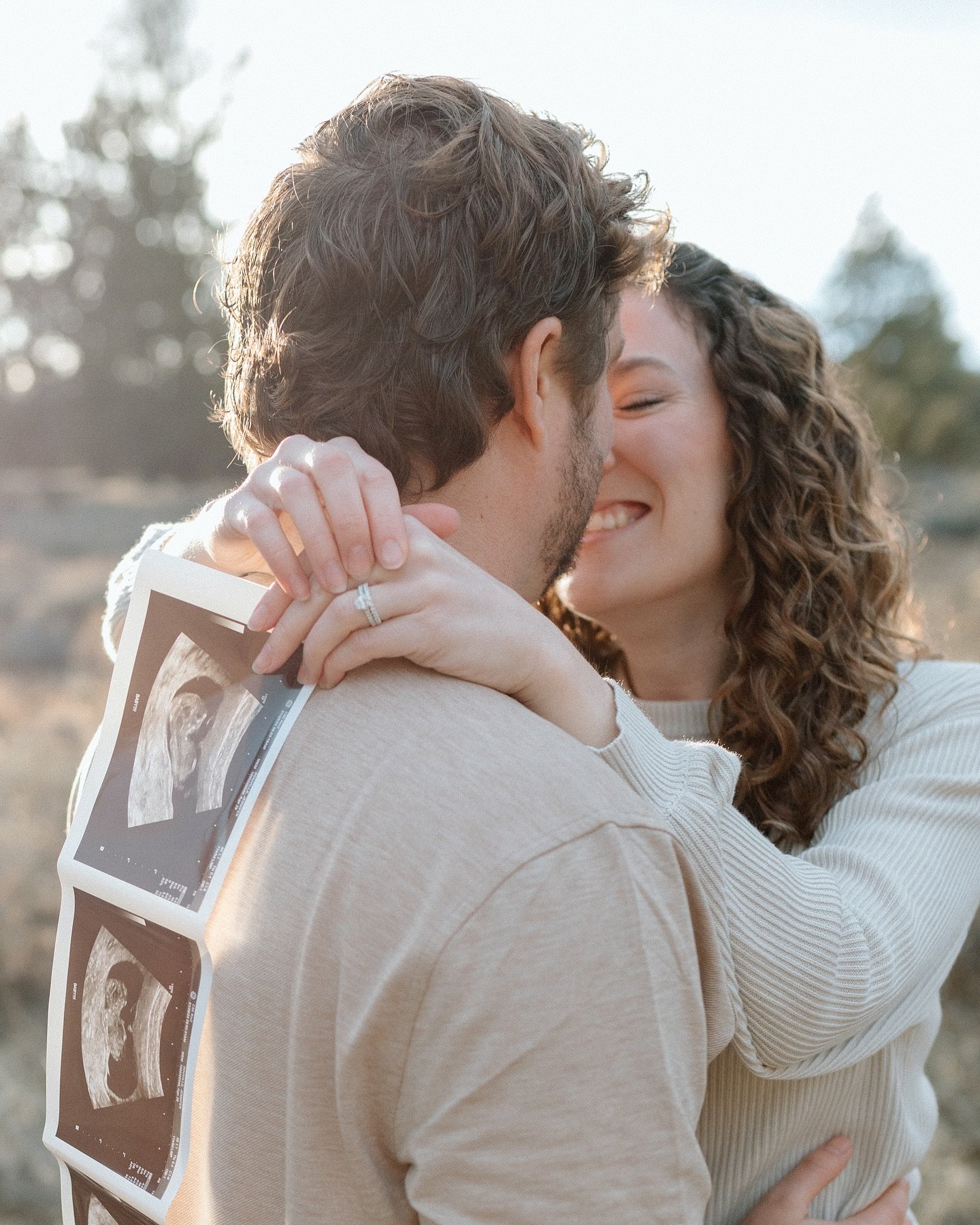 From two hearts to three 🫶🏻 
Love love love capturing new beginnings 

#bendphotography #bendoregonphotography #bendphotographer #bendoregonphotographer #oregonphotographer