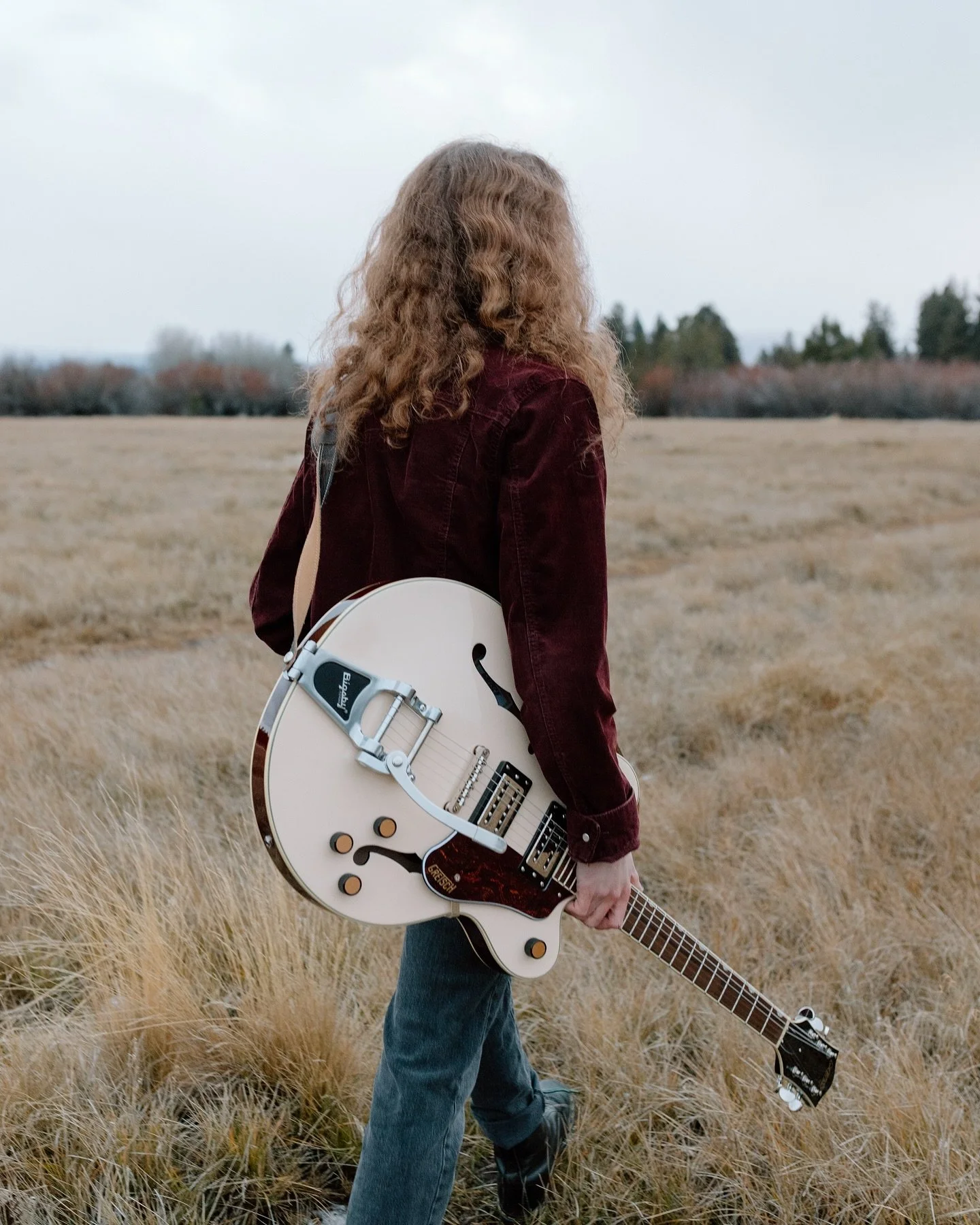 If we&rsquo;re working together on your senior portraits, you knoooww I&rsquo;m going to help you brainstorm fun props. No pressure- they&rsquo;re not for everyone- but imagine looking back at your grad photos and saying, &ldquo;oh ya, I LOVED that g