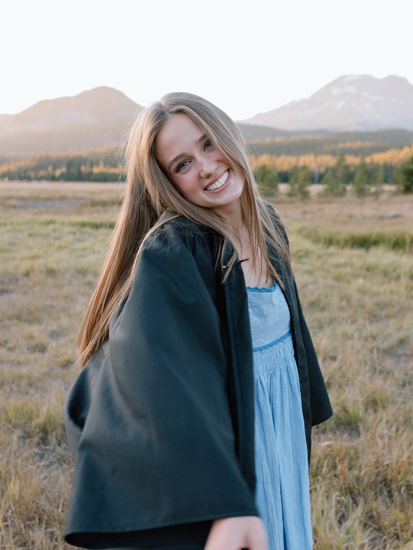 This version of you deserves to be seen and celebrated.

Espically to all my graduates 🫶🏻 proud of you!!

#bendseniorphotographer #bendseniorphotos #bendoregonseniorphotographer #oregonseniorphotographer #oregonseniorphotos #oregonphotographer