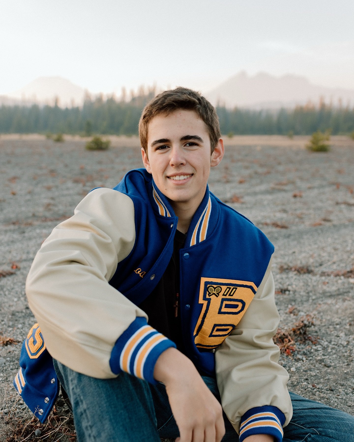 Your senior year, your story- captured in a way that feels completely you. Let&rsquo;s make this time about YOU. ✨

#seniorphoto #seniorphotoshoot #gradphotos #bendhighschool #bendseniorphotographer #bendgradphotographer #oregongradphotographer #oreg