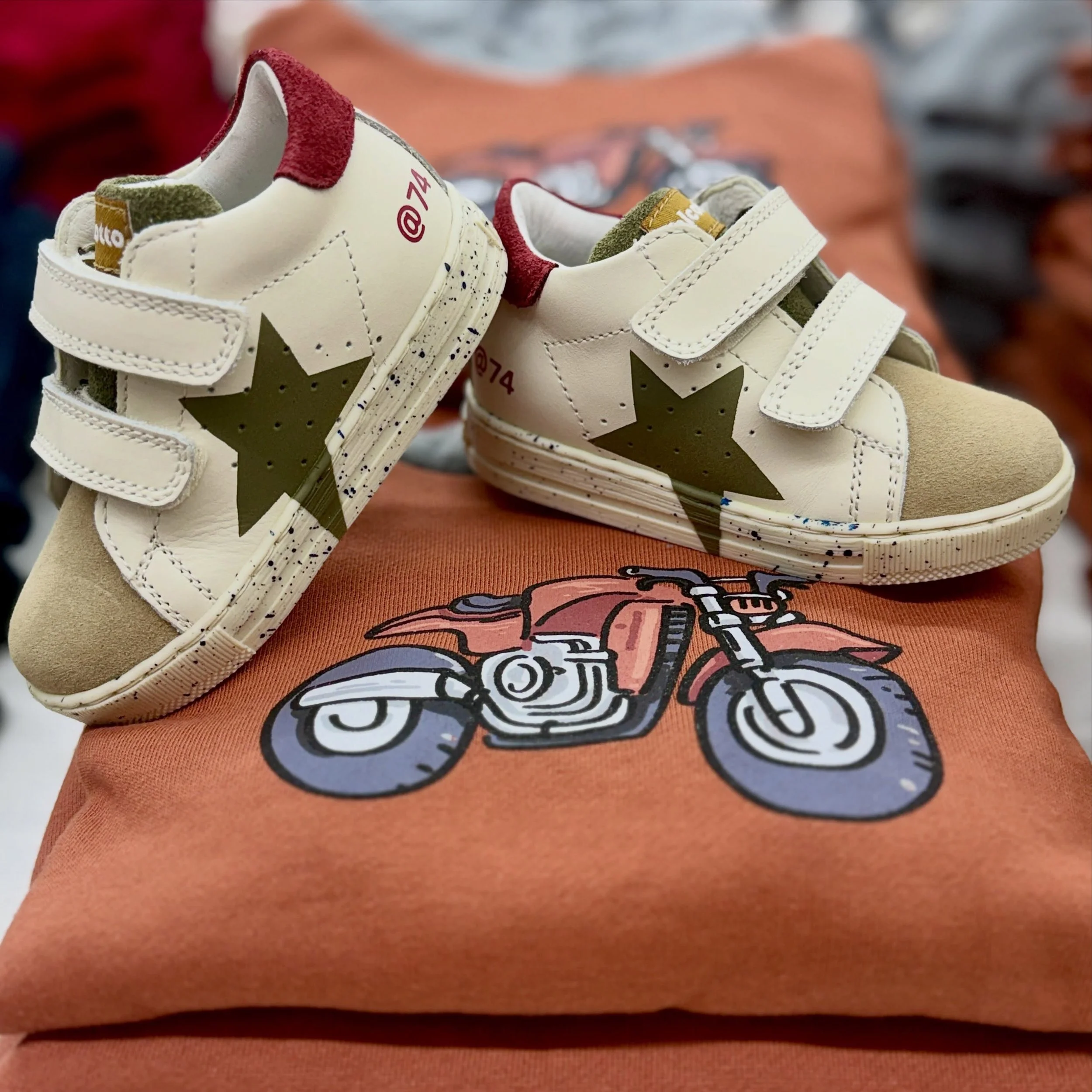 The COOLEST sneakers in all 5 boroughs! Our new Naturino Salazar low top provides the perfect color combo for autumn 🍁 

📍157 Chambers St