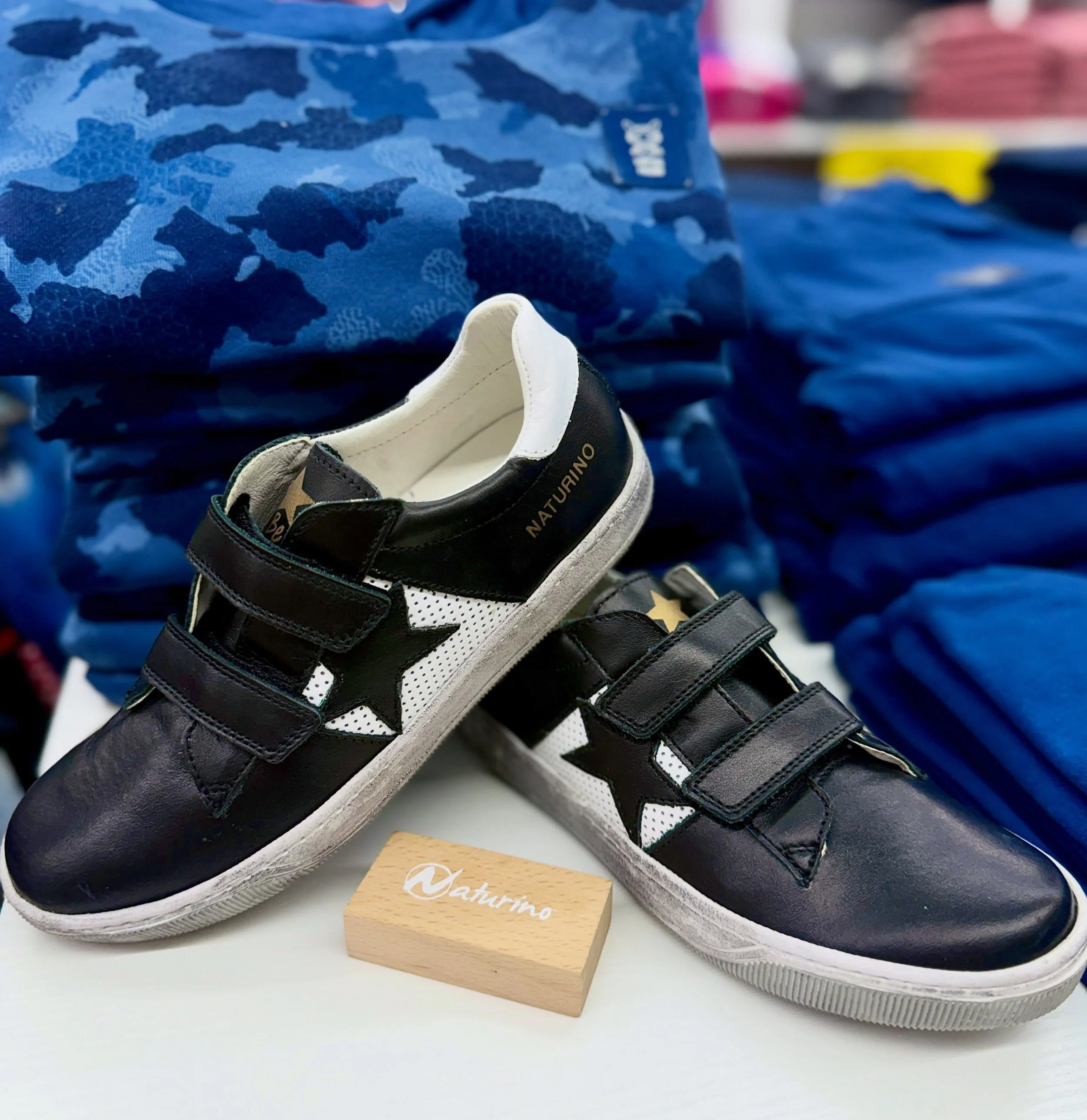BACK to SCHOOL kicks! Our new Naturino Andy low top sneakers are the perfect for school, play dates, the playground and everywhere in between 👟 

📍157 Chambers St