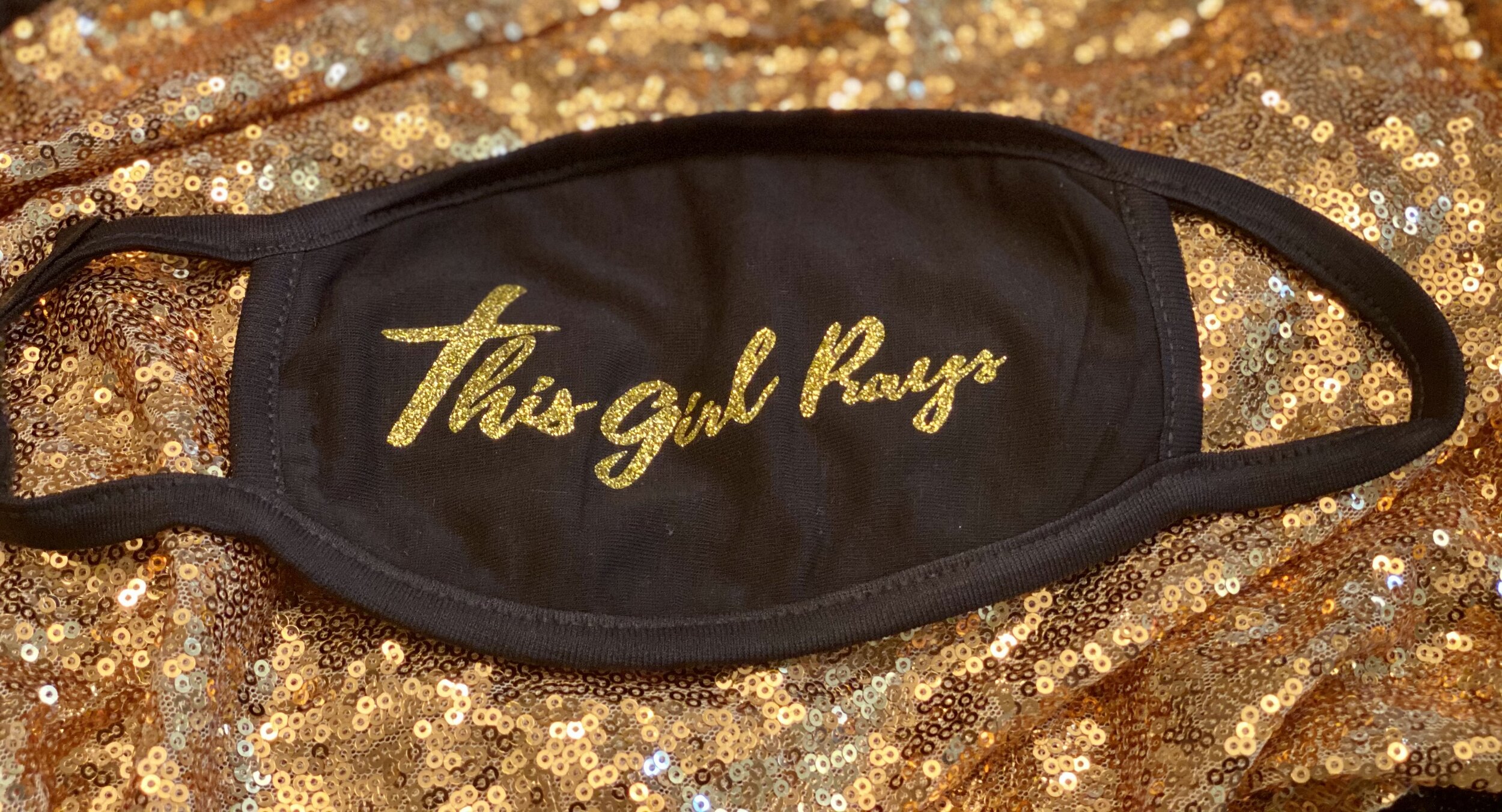 Get it gold glitter mask