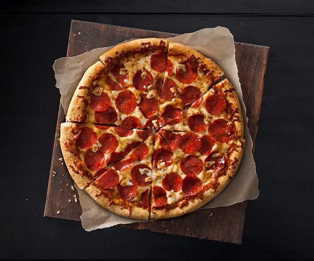 Throwback to a project we did for Pizza Hut a few years ago. Still looks delicious!⁠
⁠
#pizzahut #advertising # pepperoni #pizza #foodphotography #commercialphotography #advertising #wonderfulmachine #canonusa #broncolorusa #pizzalovers🍕