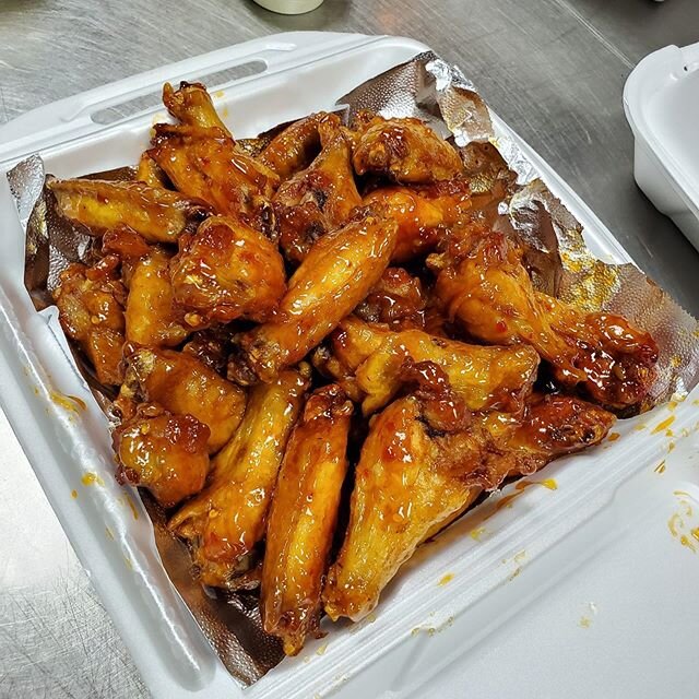 Order a plate of juicy, fall off of the bone wings here at Wings World 🌎 #wingsworldwheatland #wingsworld #wingsworldmlk #chicken #dallas #texas