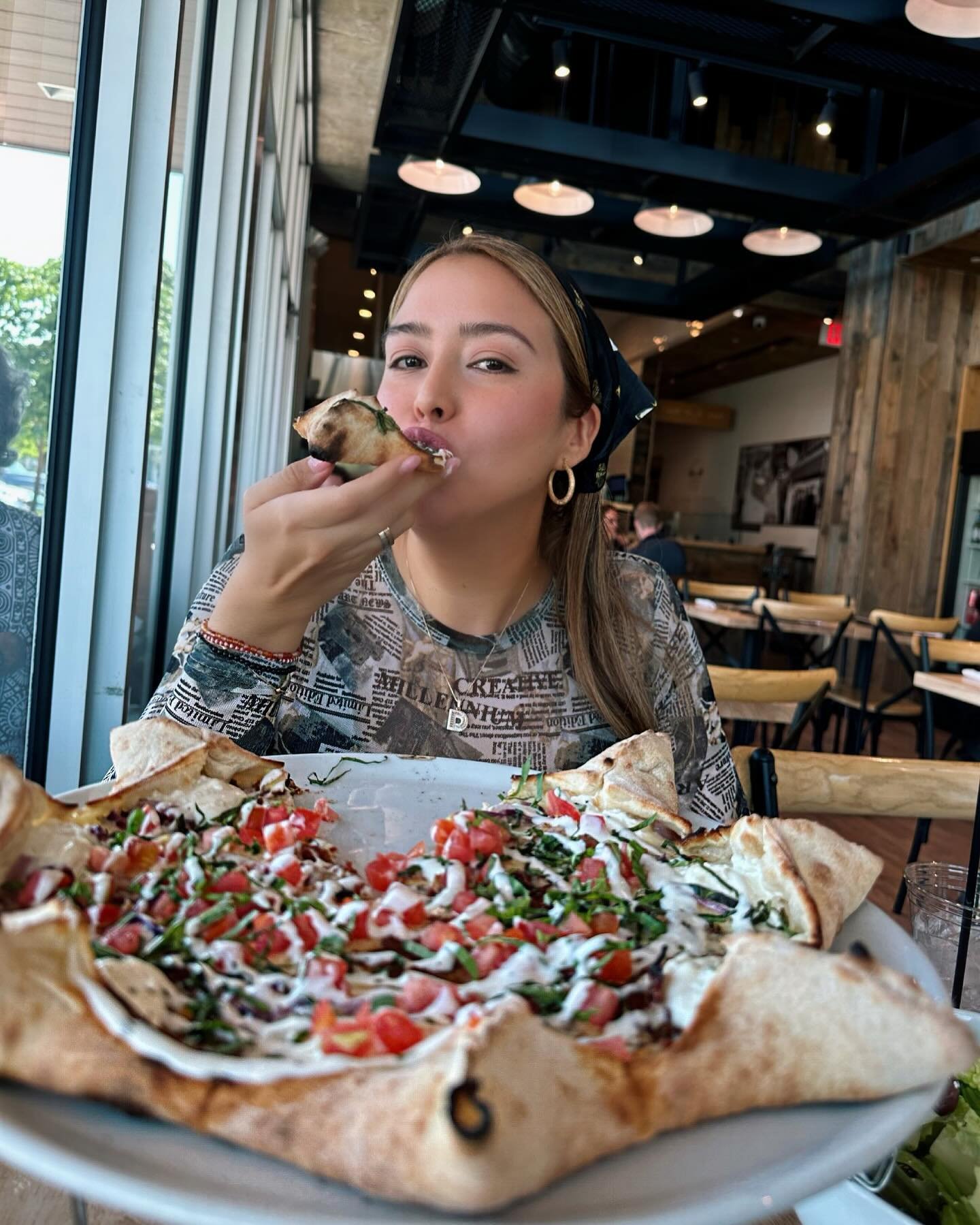 👁️ a whole dam montage of me and pizza cause we go hard 🤝🏽🍕like that 🤞🏽

💽 Channeling my inner 90&rsquo;s with my 🦋 silk bandanna, gold D necklace and baby hoops, mesh top staple and high rise jeans ✌🏽

🏷️ a girls girl, tumblr pizza, aesthe