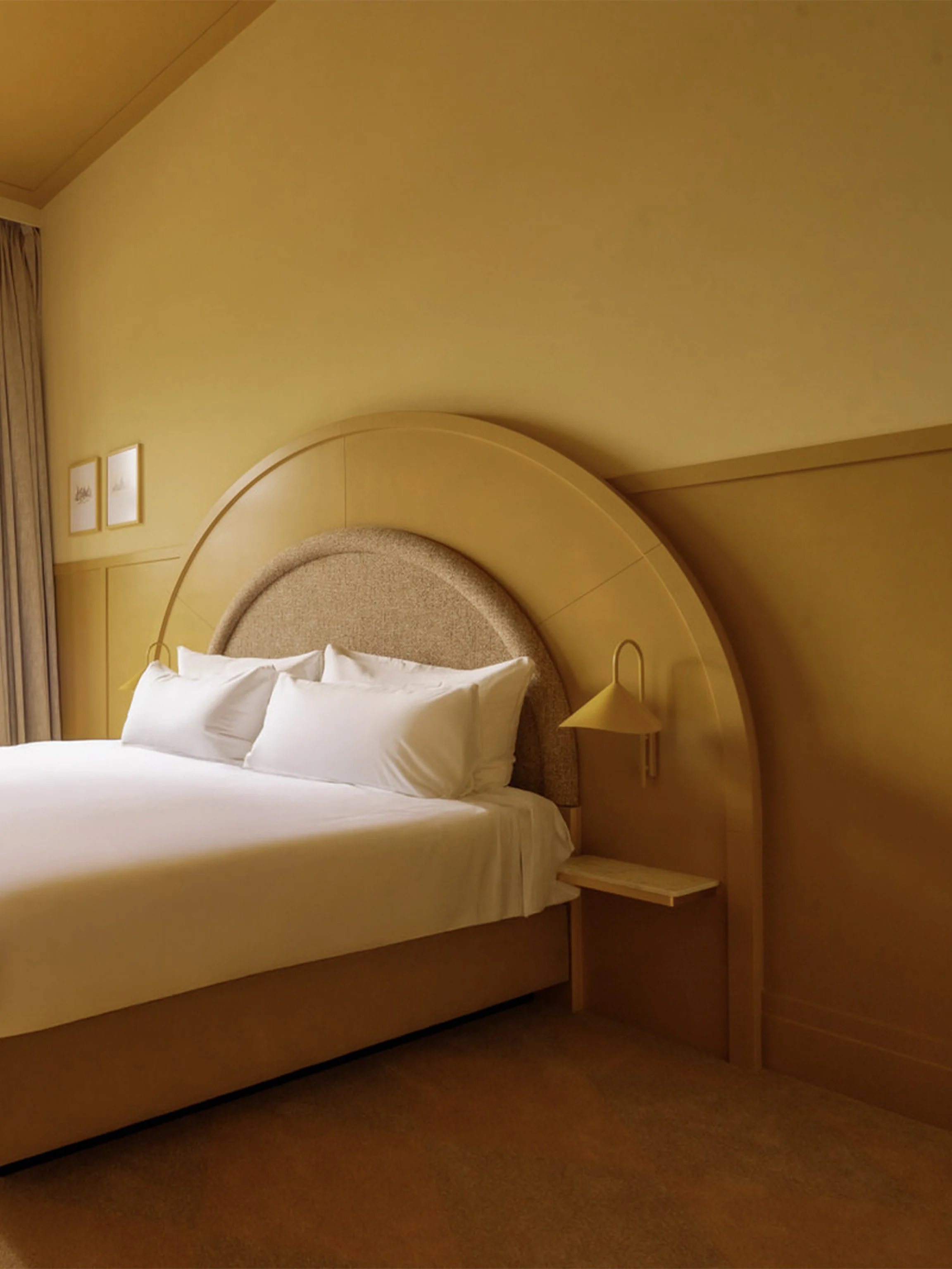 Heinzel de Vrioes Efteling Grand Hotel kamer geel2.jpg