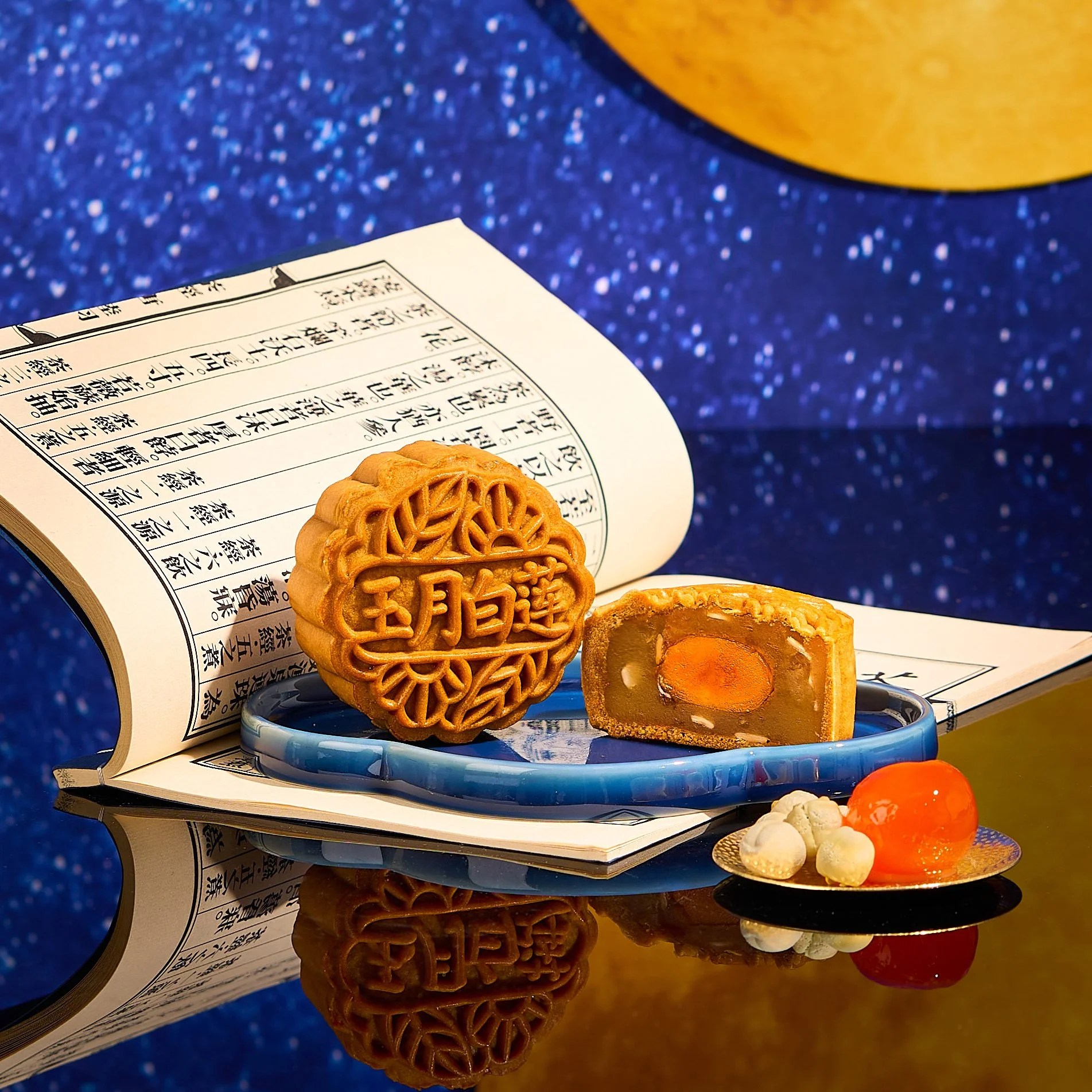 Krumb Mooncake 2025_SKU White Lotus Yolk_9805.jpg