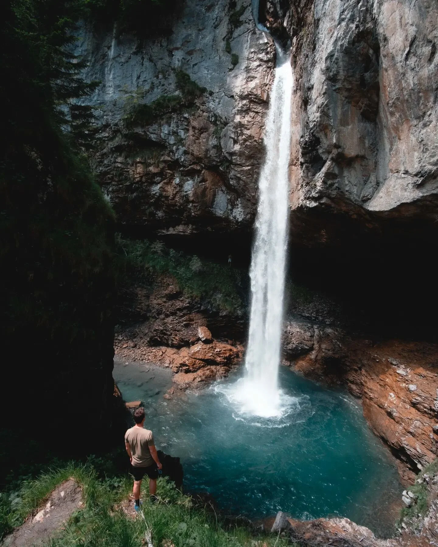 Mountain oasis.
.
I like staring at waterfalls, what can I say. Thanks @un.neuf for the fab pic.