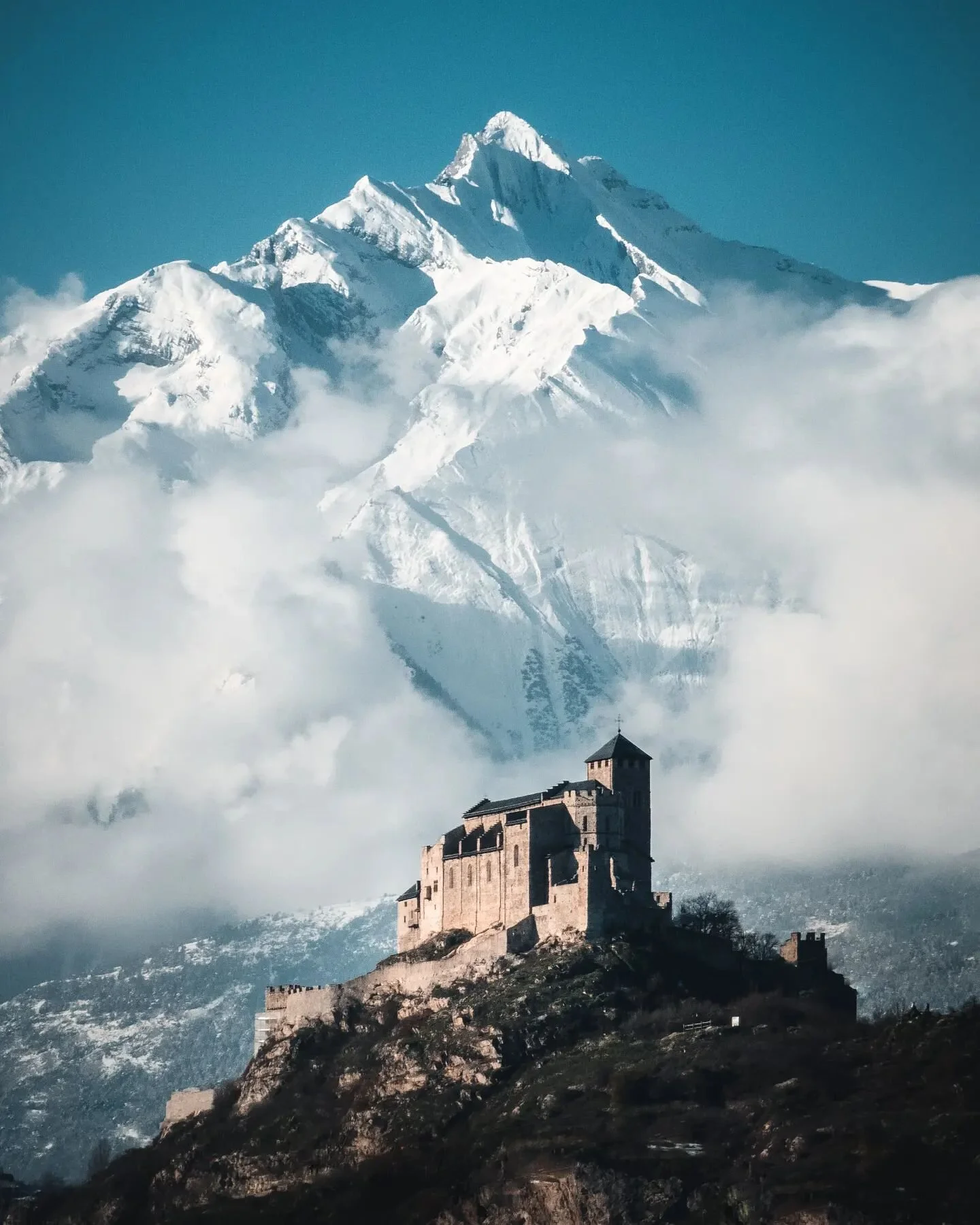 Swiss Cribs.
.
Swiss cribs be like.
I passed by this castle on the highway  while already being very tight on time, but had to turn back and drive off to find a good vantage point to capture the specific angle I had in mind. Worth it? Yup.