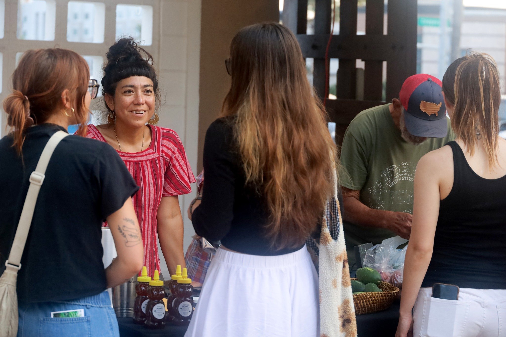 🤝 At the farmers' market, folks mingle among the stalls, savoring the sights and scents of locally sourced goodness. Conversations flow easily, sparked by shared interests in fresh produce and homemade treats. It's a simple pleasure, where people co