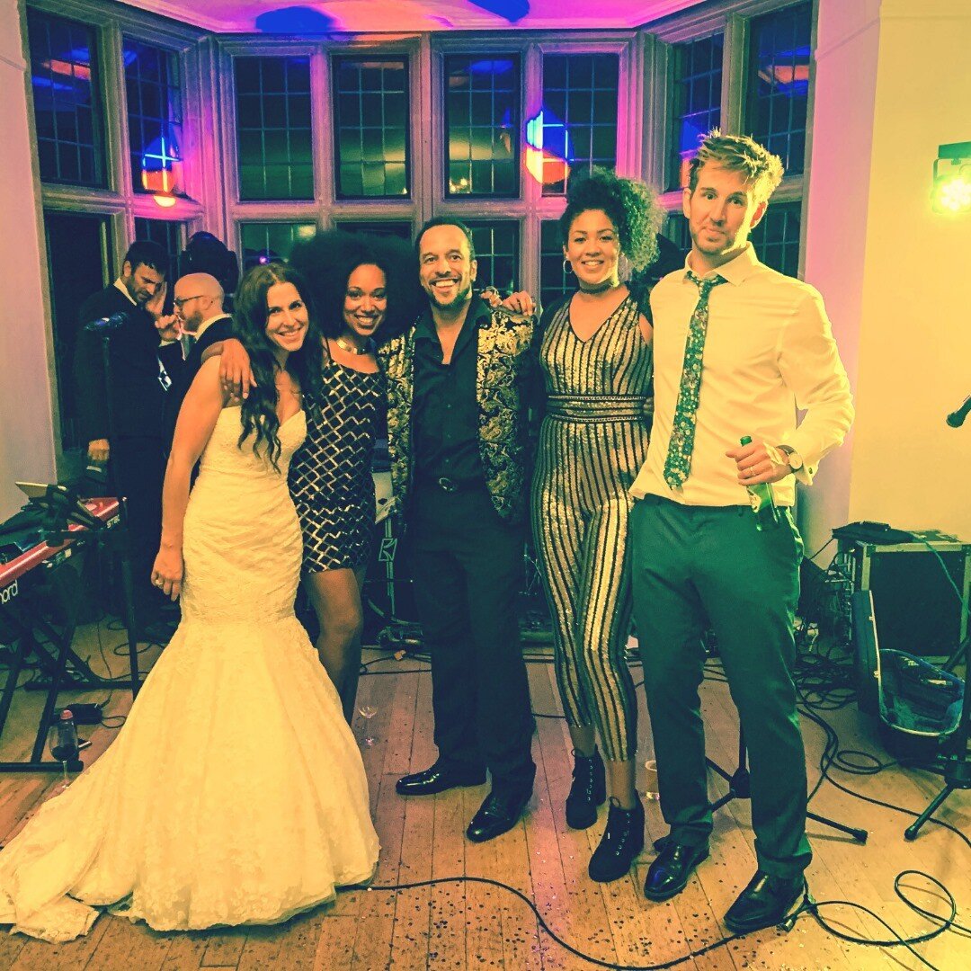 Thursday throwback from October with our full line up of singers for a gorgeous wedding in Somerset🧡💛🧡💛

#weddingbandbristol #capitolmotownband #capitolmotownsoulband@fdents #fdents  #weddingbands #partyband #functionband #weddinginspo #weddingmu