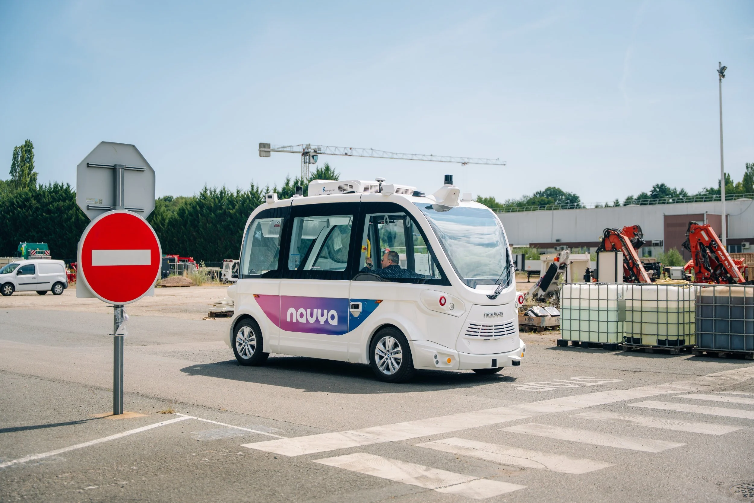 Navette autonome Navya Mobility en circulation sur le site de Vénissieux