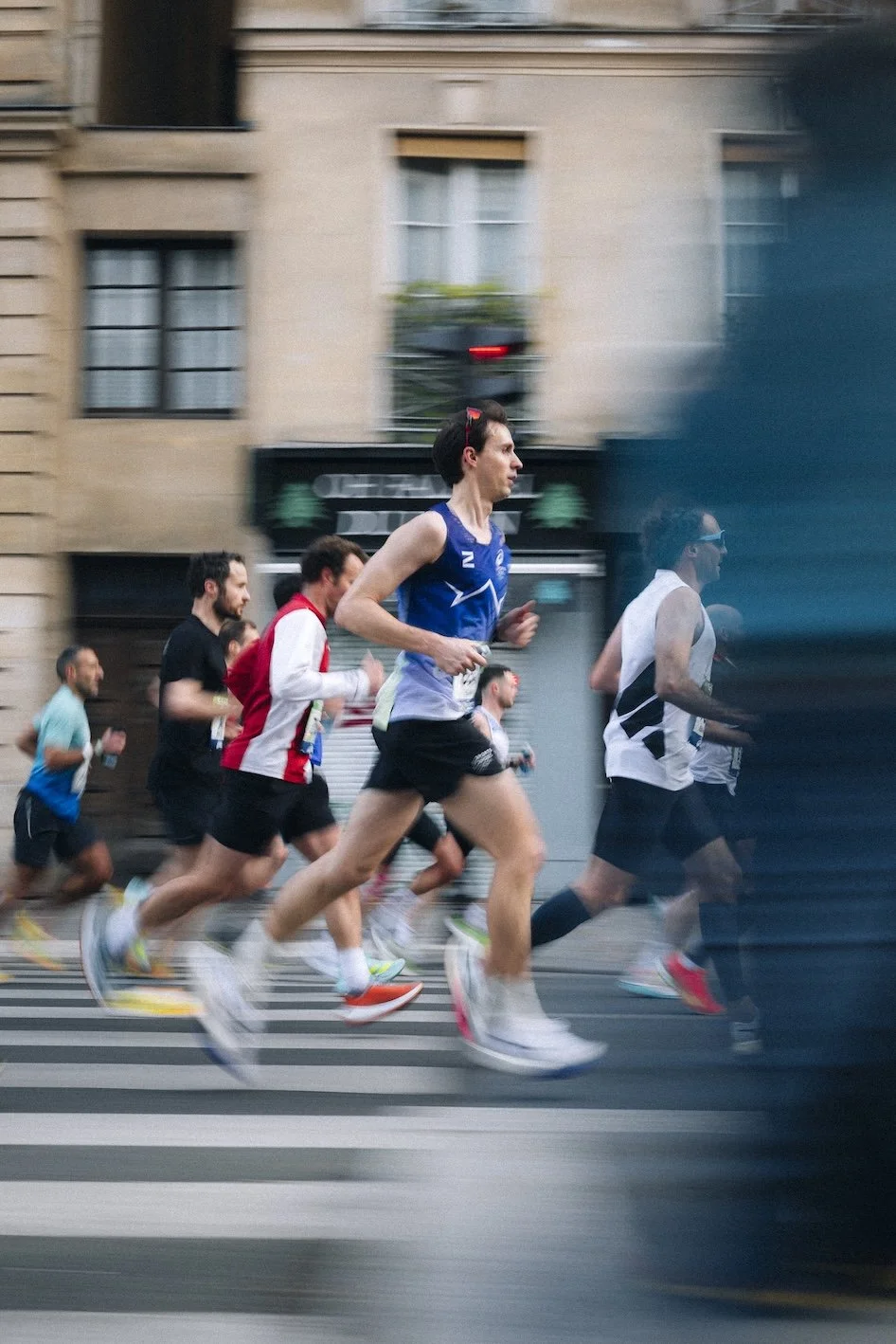 Peloton du Marathon de Paris, prise de vue d'événement sportif pour ASICS