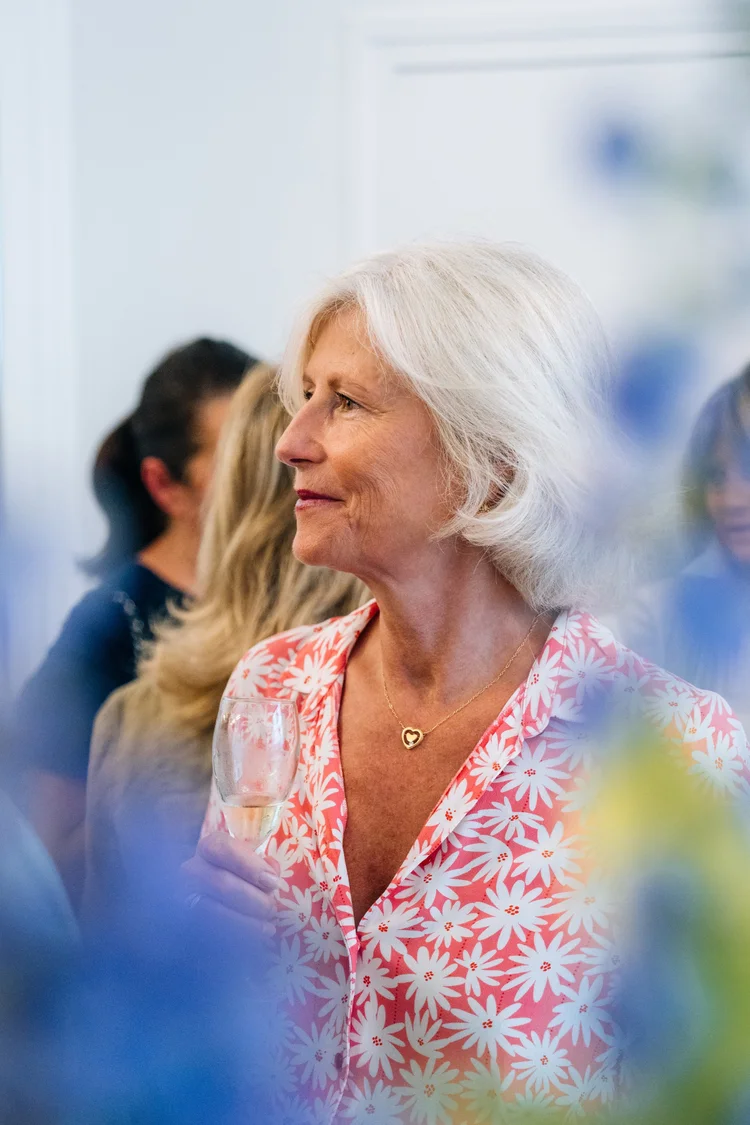 Portrait d'une invitée à l'inauguration Sotheby's, photographe et vidéaste événementiel à Paris