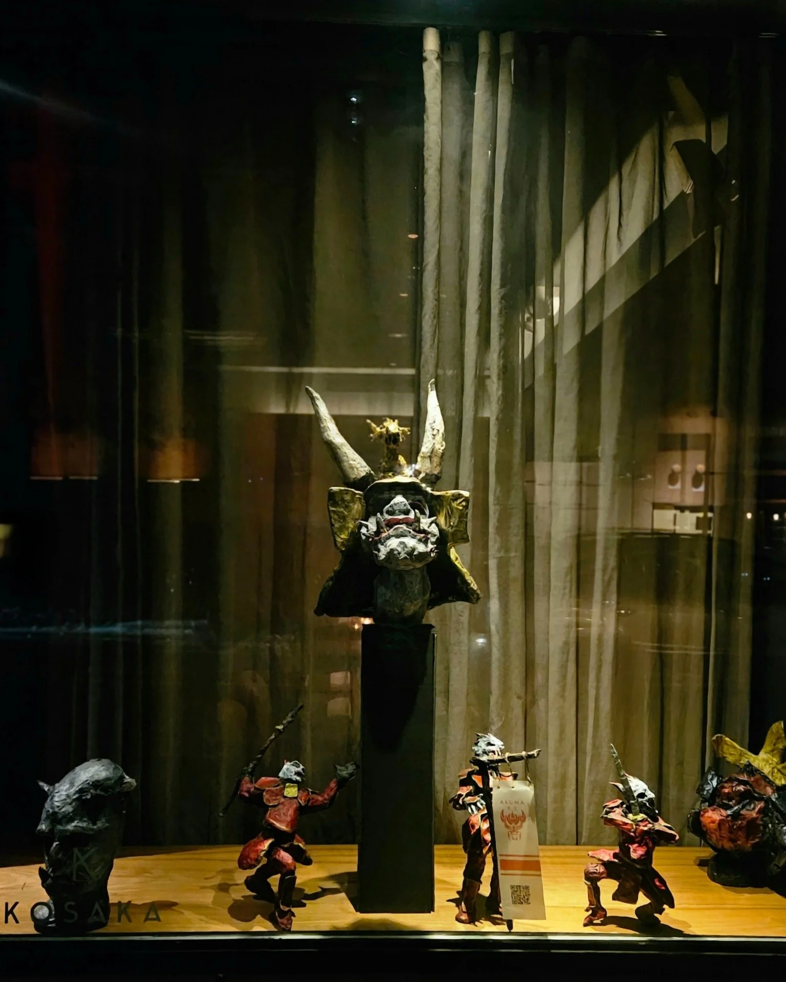 Love this spooky season in NYC! 🎃 The air is finally crisp.
👹Akuma in the City - This Halloween season, discover handmade papier-mâché Akuma  悪魔  by @thomas_sebazco  haunting the spaces of @kosaka_nyc , @makikosaka_nyc and @ramenishid